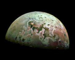 Juno показал крупным планом россыпь вулканов на спутнике Юпитера